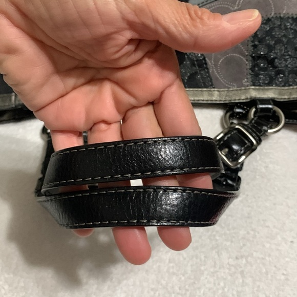 Black coach - Picture 3 of 6